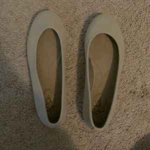 Nude ballet flats
